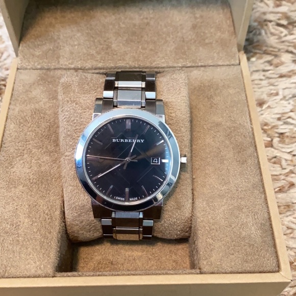 Beautiful Authentic Burberry Watch - Picture 2 of 7